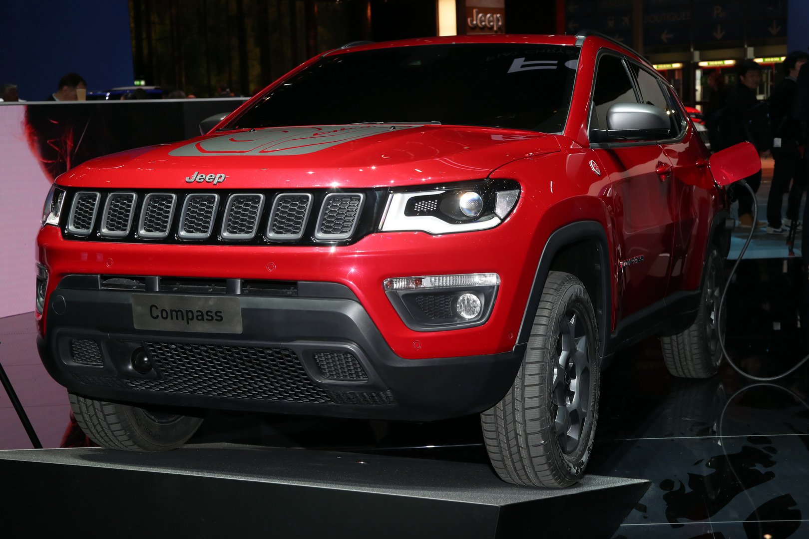 Yeni Jeep Renegade ve Compass Plug-in Hibrit Versiyonlar resim galerisi