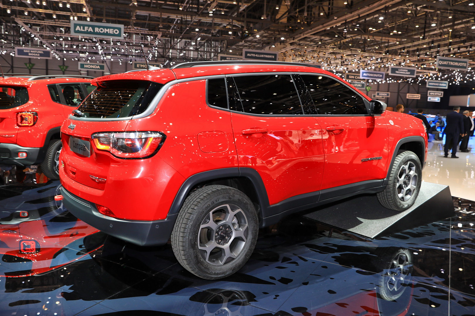 Yeni Jeep Renegade ve Compass Plug-in Hibrit Versiyonlar resim galerisi