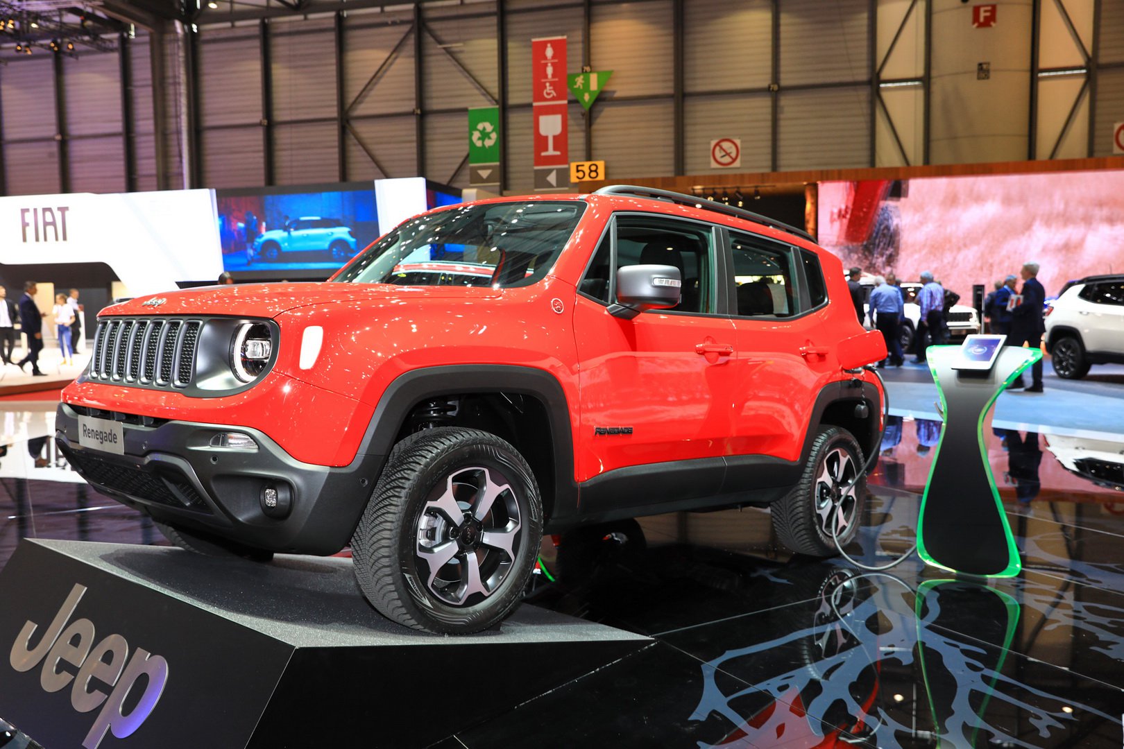 Yeni Jeep Renegade ve Compass Plug-in Hibrit Versiyonlar resim galerisi
