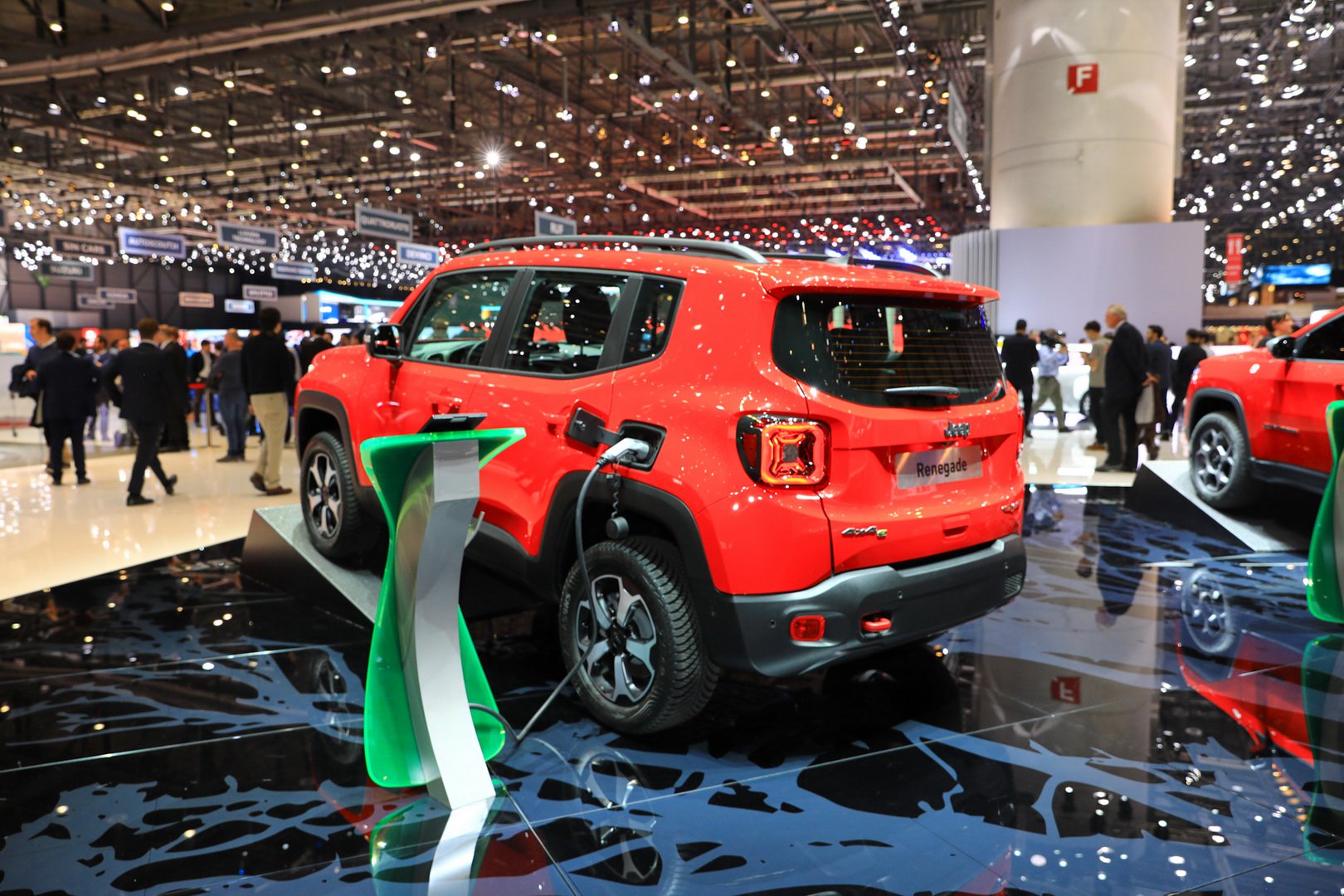 Yeni Jeep Renegade ve Compass Plug-in Hibrit Versiyonlar resim galerisi