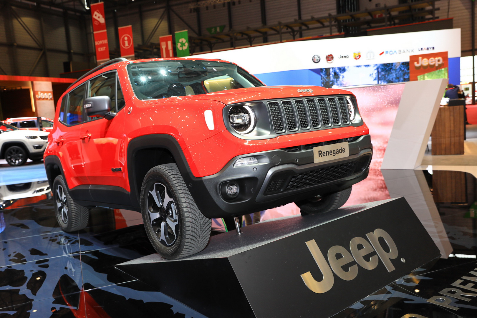Yeni Jeep Renegade ve Compass Plug-in Hibrit Versiyonlar resim galerisi