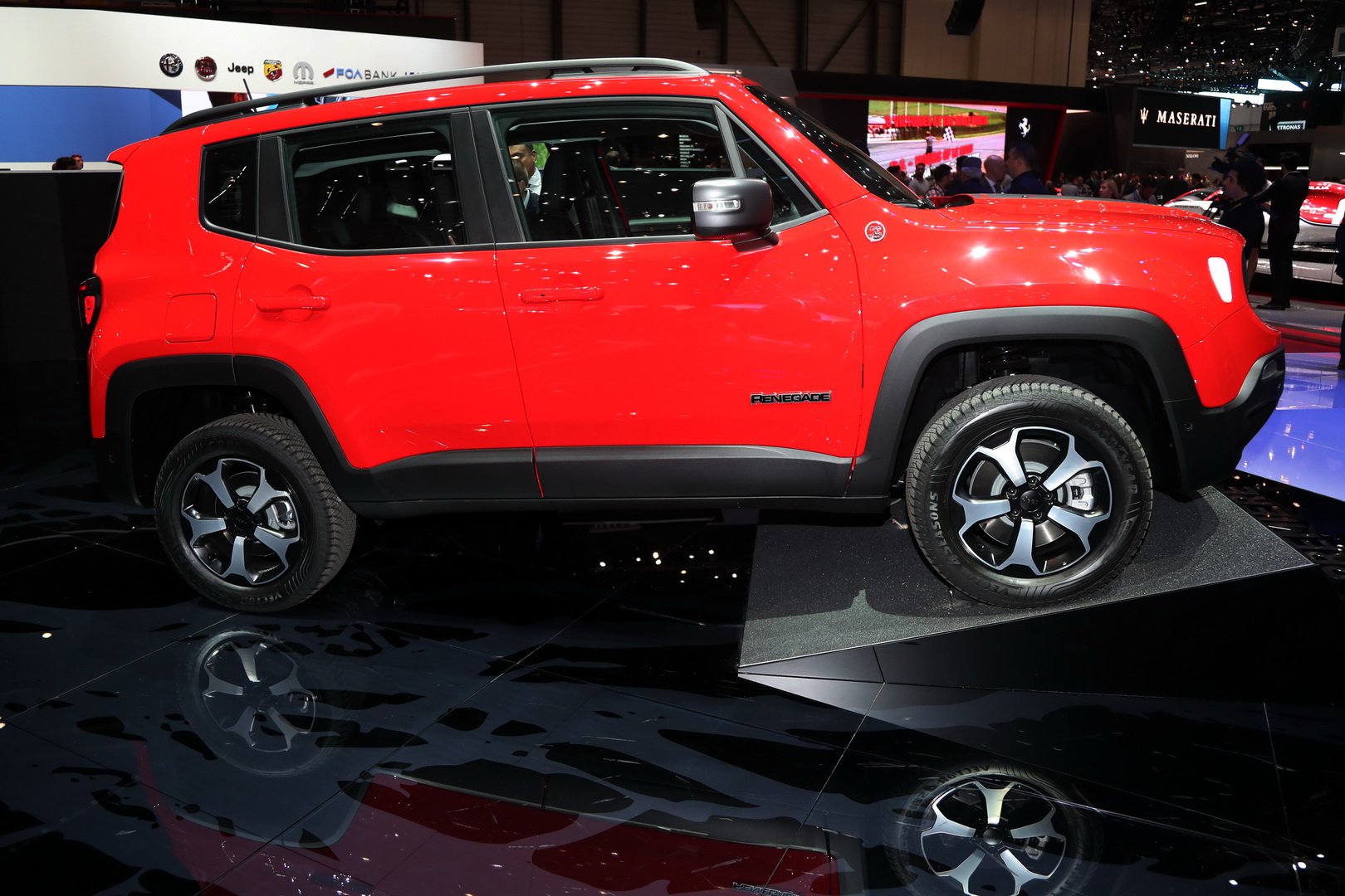 Yeni Jeep Renegade ve Compass Plug-in Hibrit Versiyonlar resim galerisi