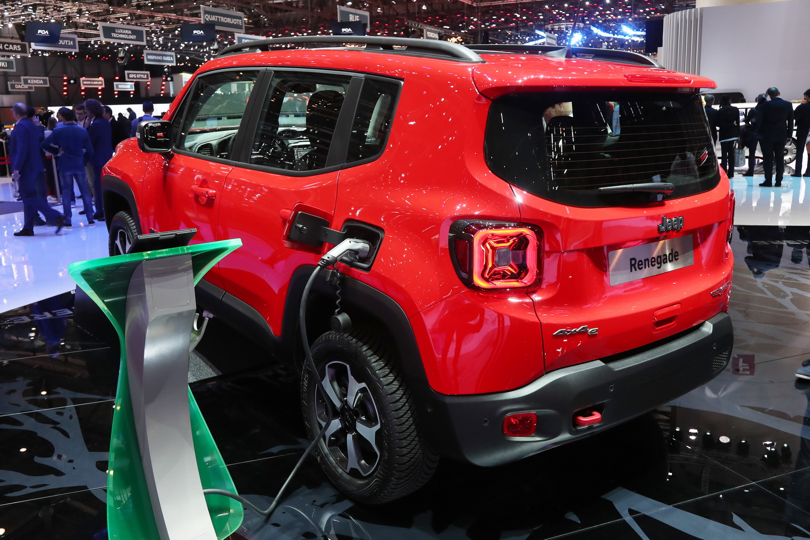 Yeni Jeep Renegade ve Compass Plug-in Hibrit Versiyonlar resim galerisi