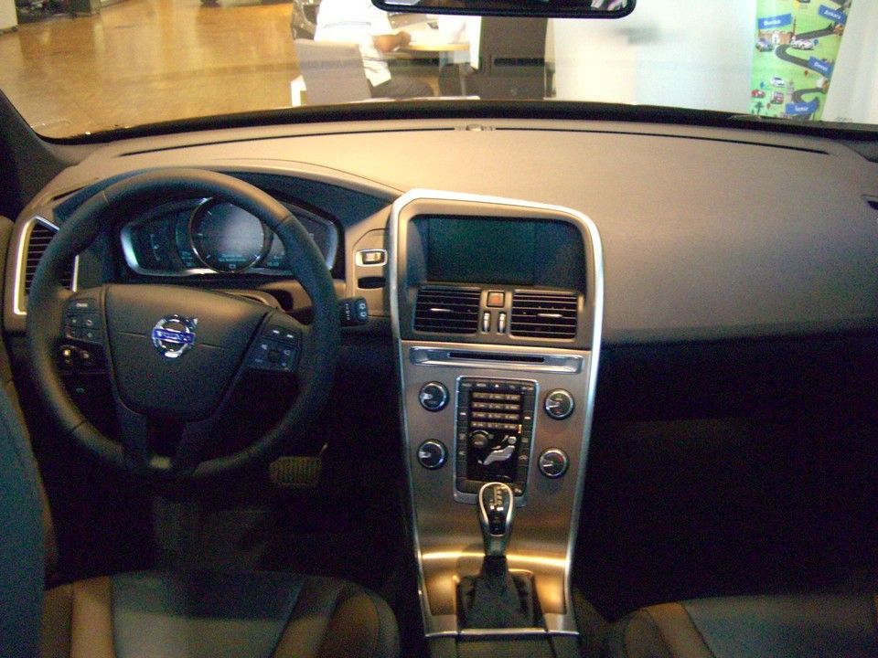 YEN MAKYAJLI 2014 VOLVO XC60 SATITA RESM GALERS