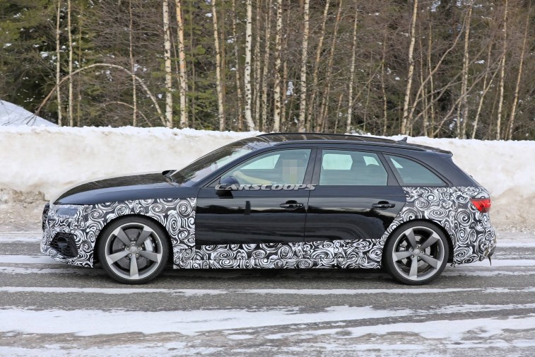 Gncellenen Audi RS4 Avant resim galerisi (14.03.2019)