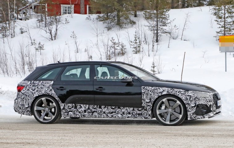 Gncellenen Audi RS4 Avant resim galerisi (14.03.2019)