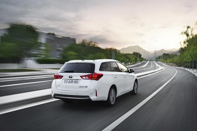 YEN TOYOTA AURS TOURNG SPORTS RESM FOTORAF GALERS