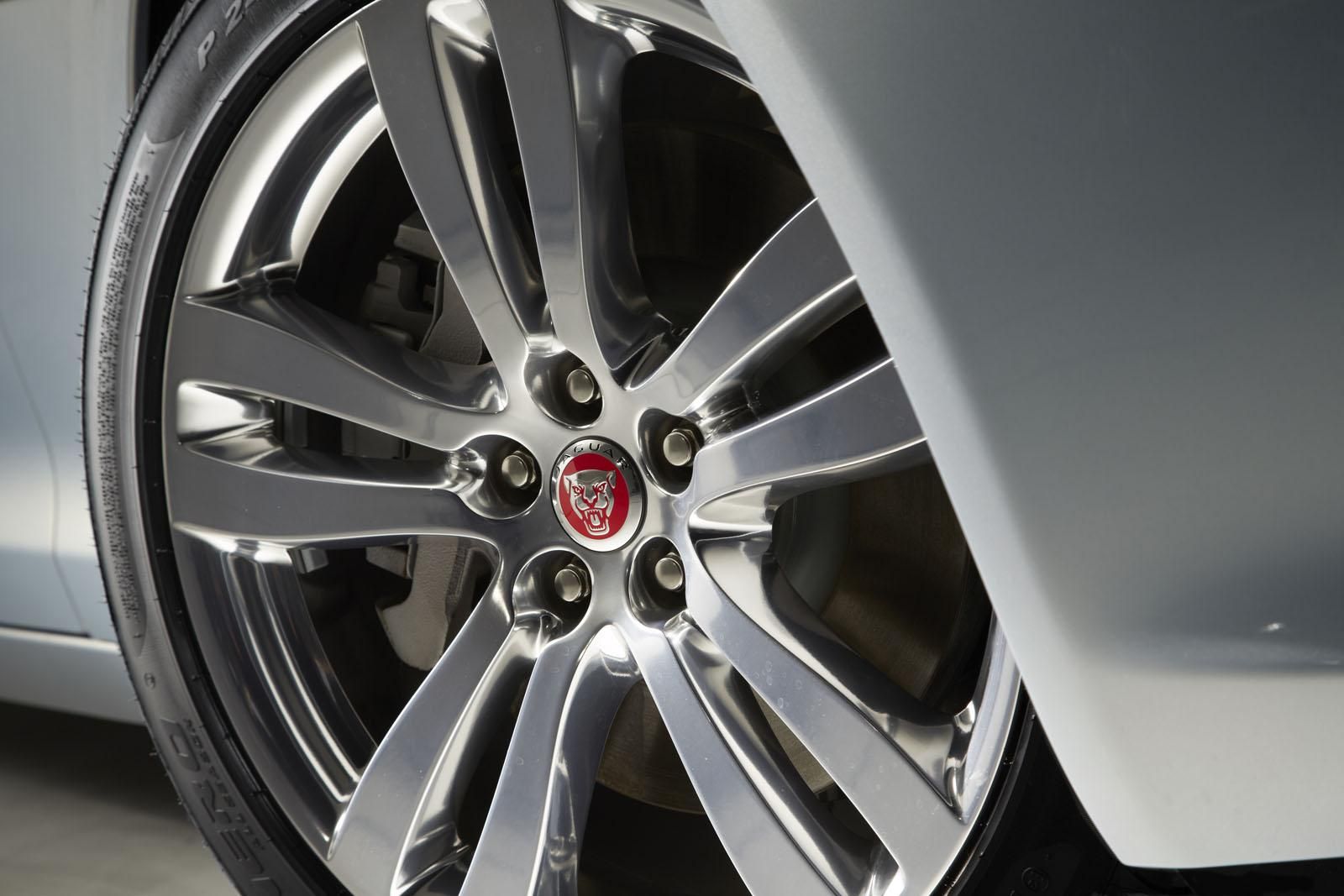 2014 MODEL JAGUAR XJ RESM GALERS