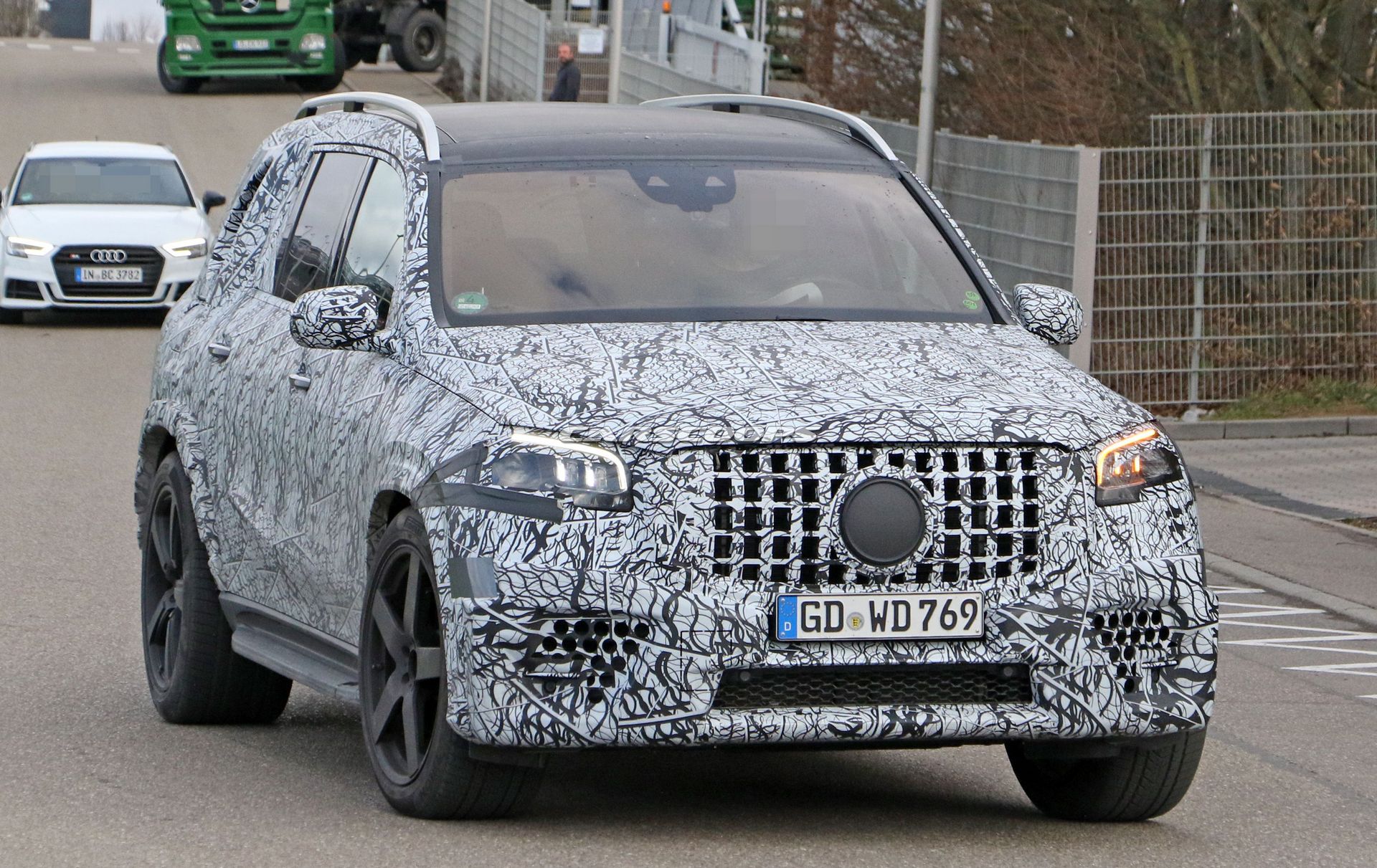 2020 Mercedes-AMG GLS 63 resim galerisi 