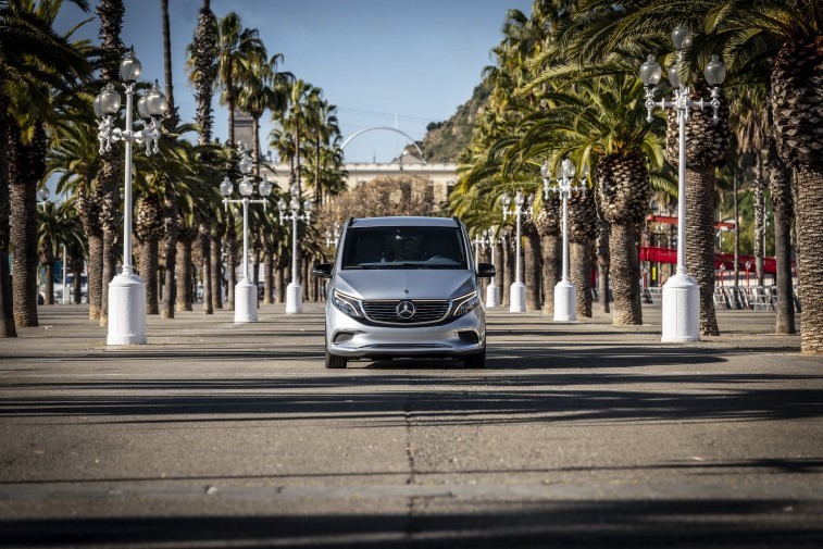 Mercedes-Benz Concept EQV resim galerisi