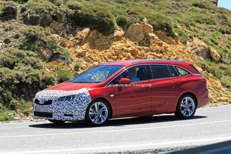 Gncellenen Opel Astra Sports Tourer resim galerisi