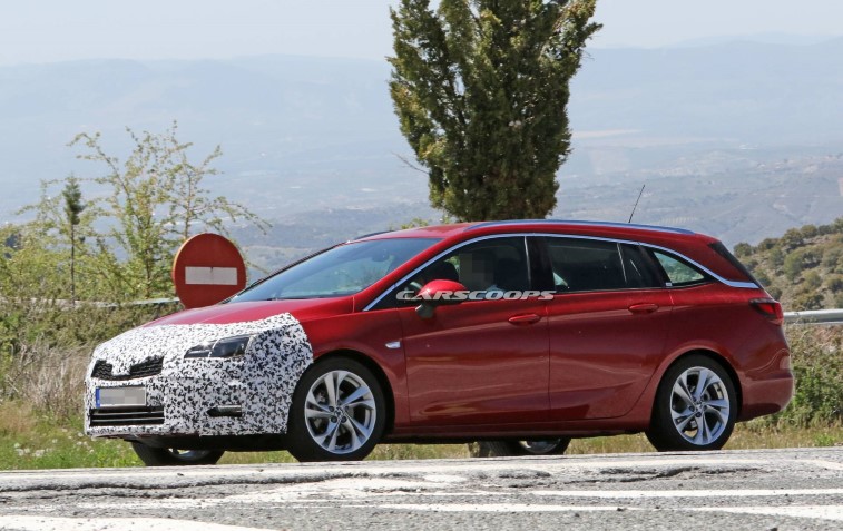 Gncellenen Opel Astra Sports Tourer resim galerisi