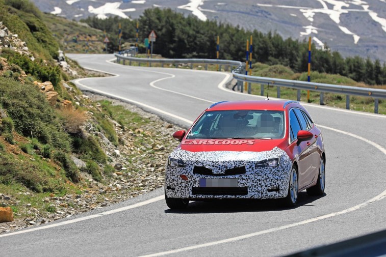 Gncellenen Opel Astra Sports Tourer resim galerisi