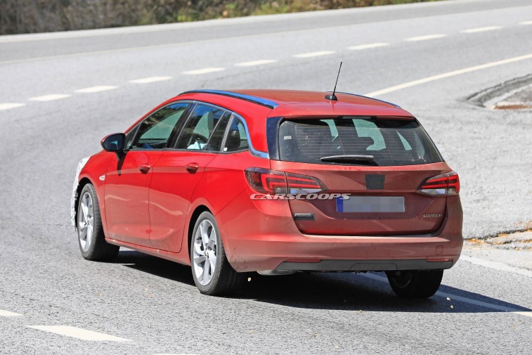 Gncellenen Opel Astra Sports Tourer resim galerisi