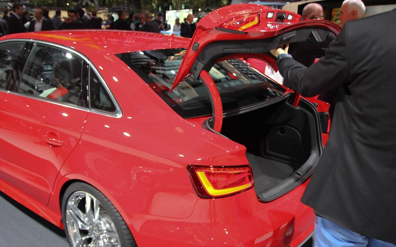 YEN AUD S3 SEDAN FRANKFURT RESM GALERS