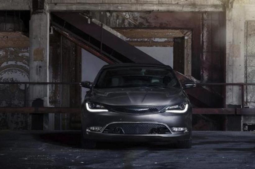 YEN 2015 CHRYSLER 200 RESM GALERS