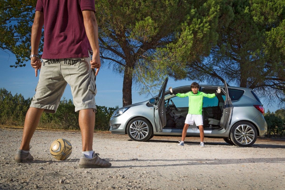 YEN 2014 MAKYAJLI OPEL MERVA RESM GALERS