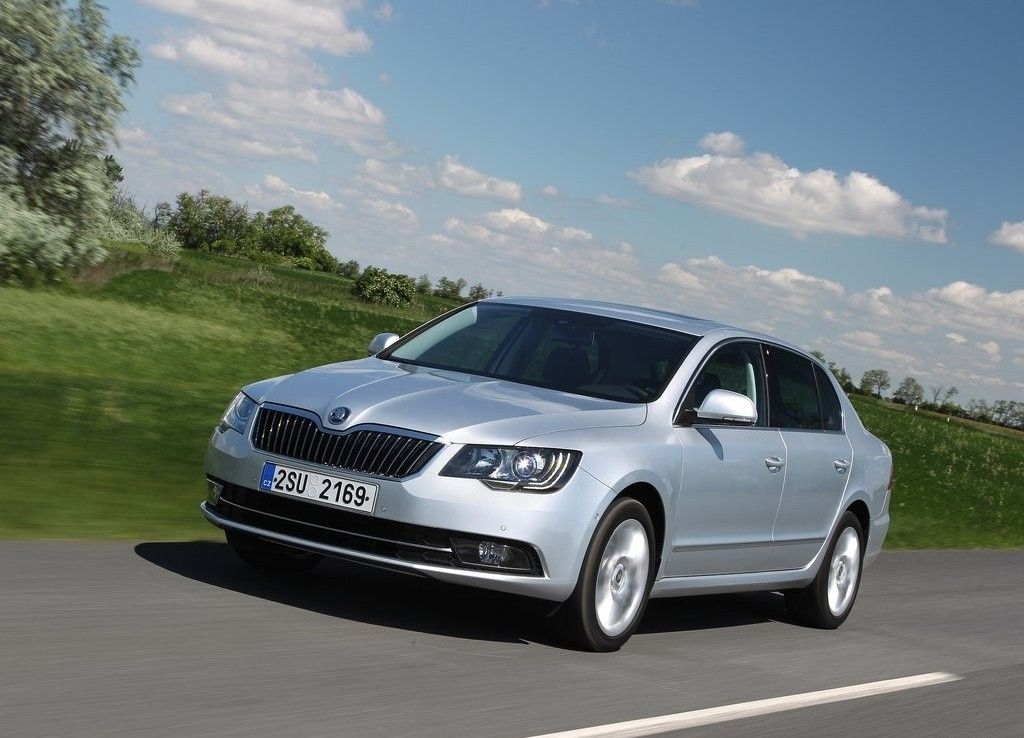 YEN MAKYAJLI SKODA SUPERB GALER 2