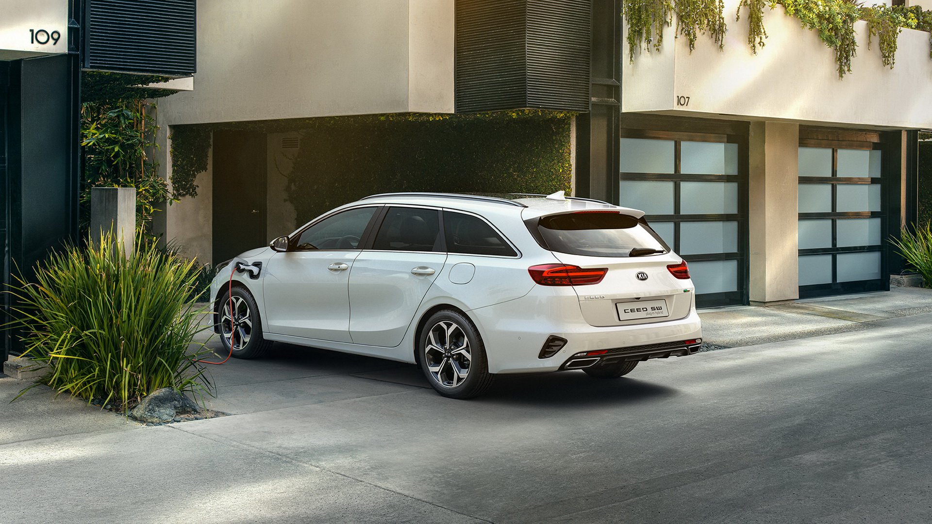 Kia XCeed ve Ceed Sportswagon resim galerisi (03.09.2019)