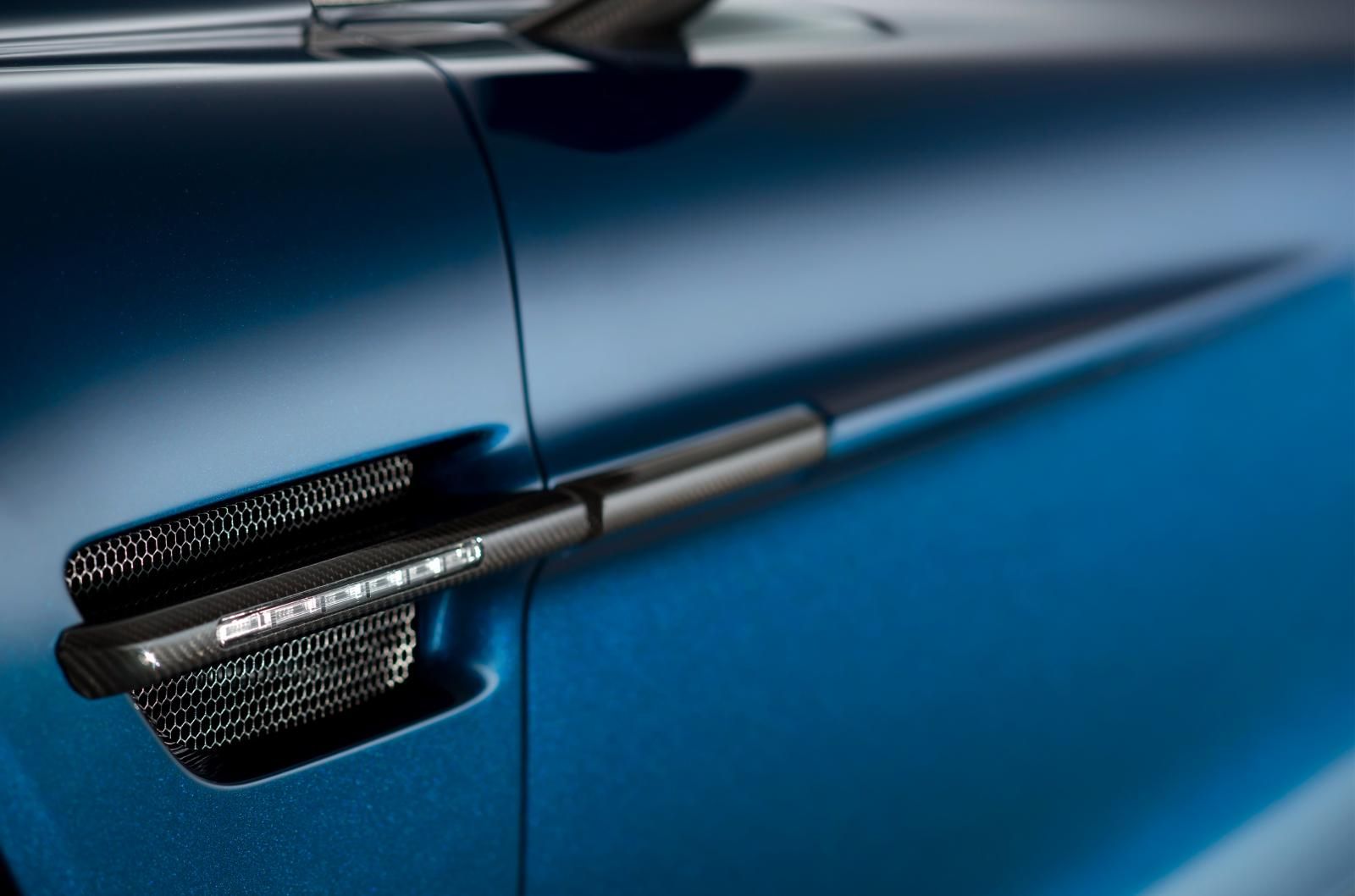 ASTON MARTN VANQUSH VOLANTE RESM GALER