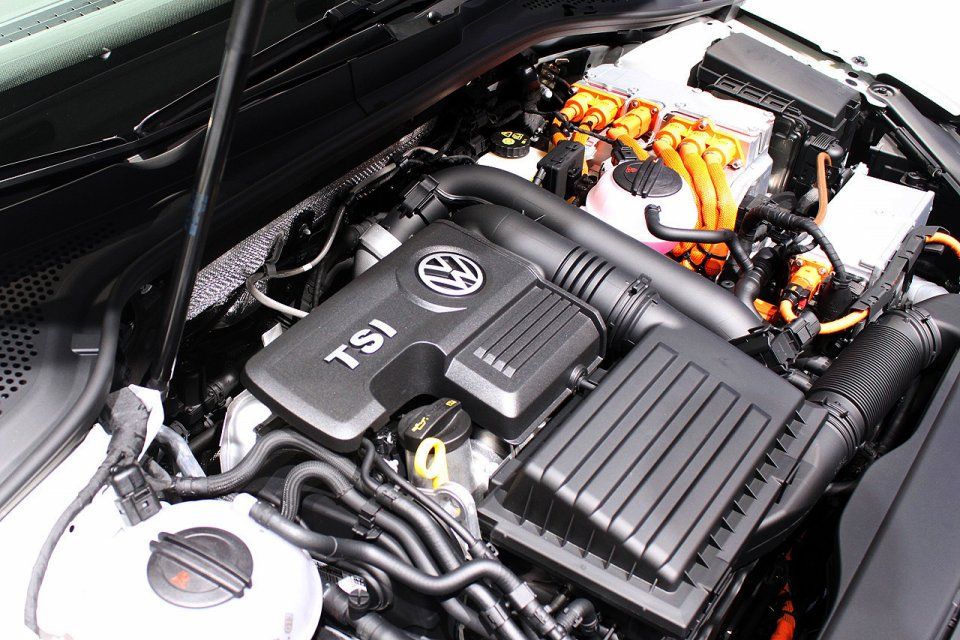 YEN VOLKSWAGEN GOLF GTE CENEVRE RESM GALERS