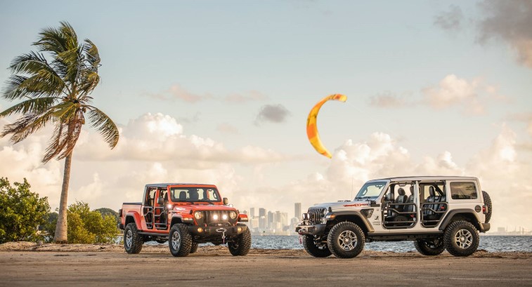 2020 Jeep Wrangler ve Gladiator Three O Five Versiyonlar resim galerisi 