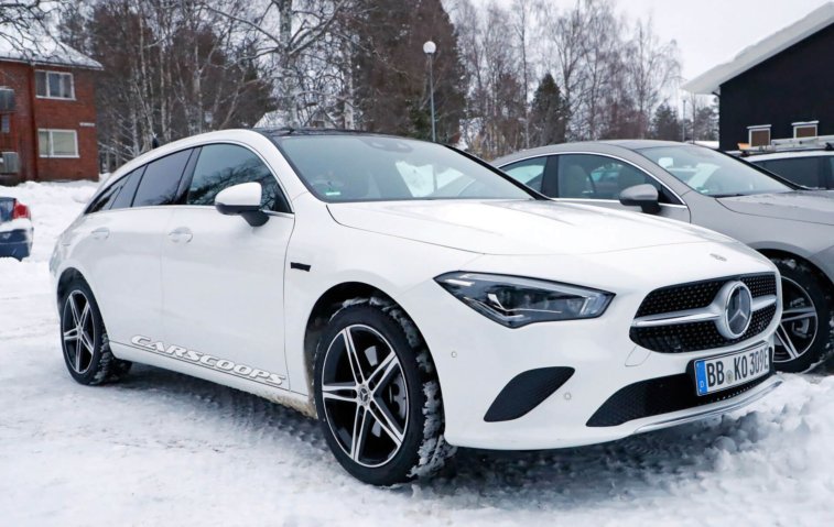 Mercedes-Benz CLA 250e PHEV resim galerisi