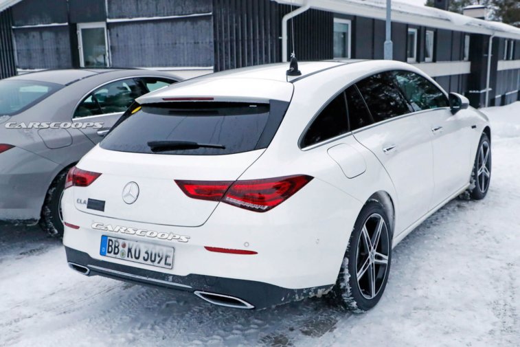 Mercedes-Benz CLA 250e PHEV resim galerisi