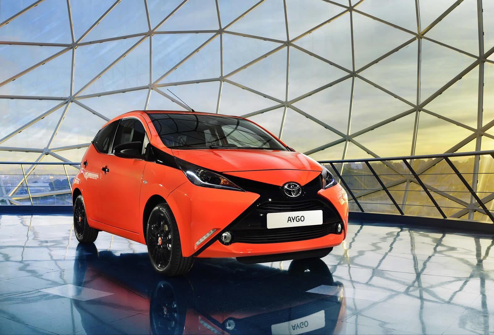 YEN TOYOTA AYGO RESM FOTORAF GALERS