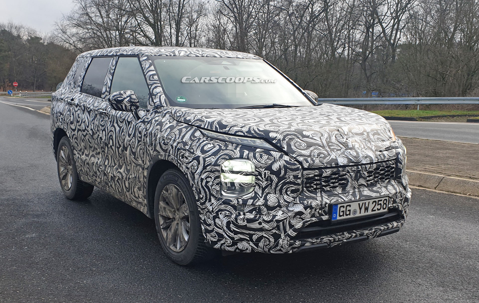 2021 Mitsubishi Outlander resim galerisi (29.01.2020)