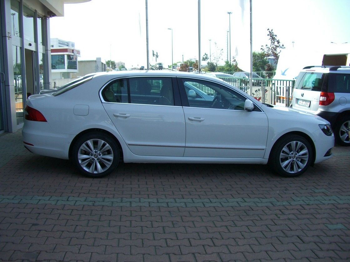 MAKYAJLI SKODA SUPERB SATITA RESM GALERS