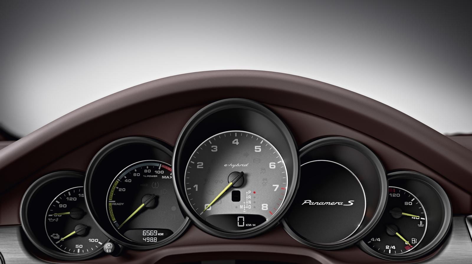 YENi MAKYAJLI 2014 PORSCHE PANAMERA VE PANEMERA E-HYBRD GALER