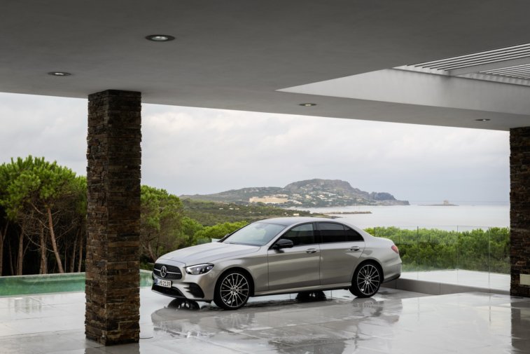 2021 Mercedes Benz E Serisi Yeni Yzyle Tantld