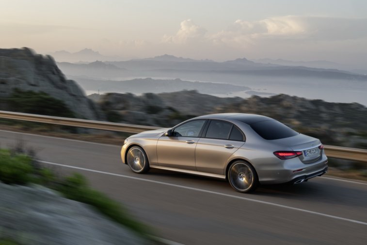 2021 Mercedes Benz E Serisi Yeni Yzyle Tantld
