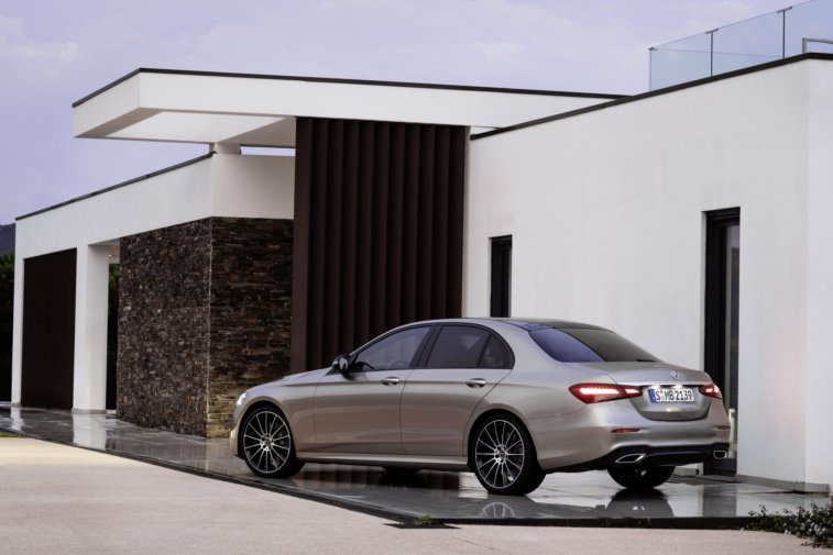 2021 Mercedes Benz E Serisi Yeni Yzyle Tantld