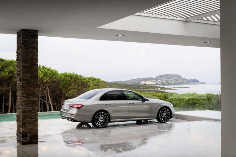 2021 Mercedes Benz E Serisi Yeni Yzyle Tantld