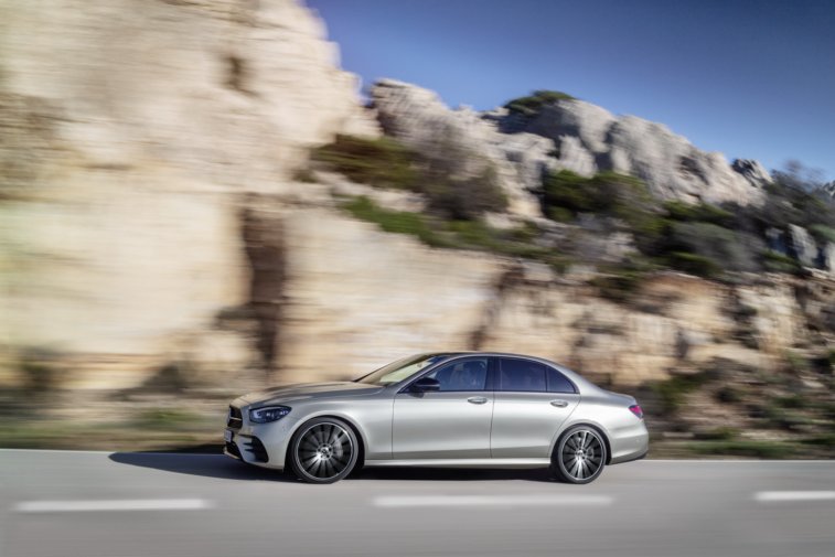 2021 Mercedes Benz E Serisi Yeni Yzyle Tantld