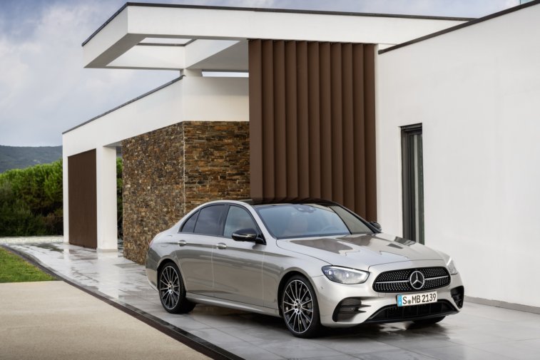 2021 Mercedes Benz E Serisi Yeni Yzyle Tantld