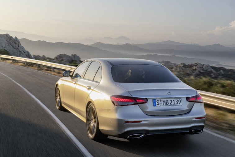 2021 Mercedes Benz E Serisi Yeni Yzyle Tantld