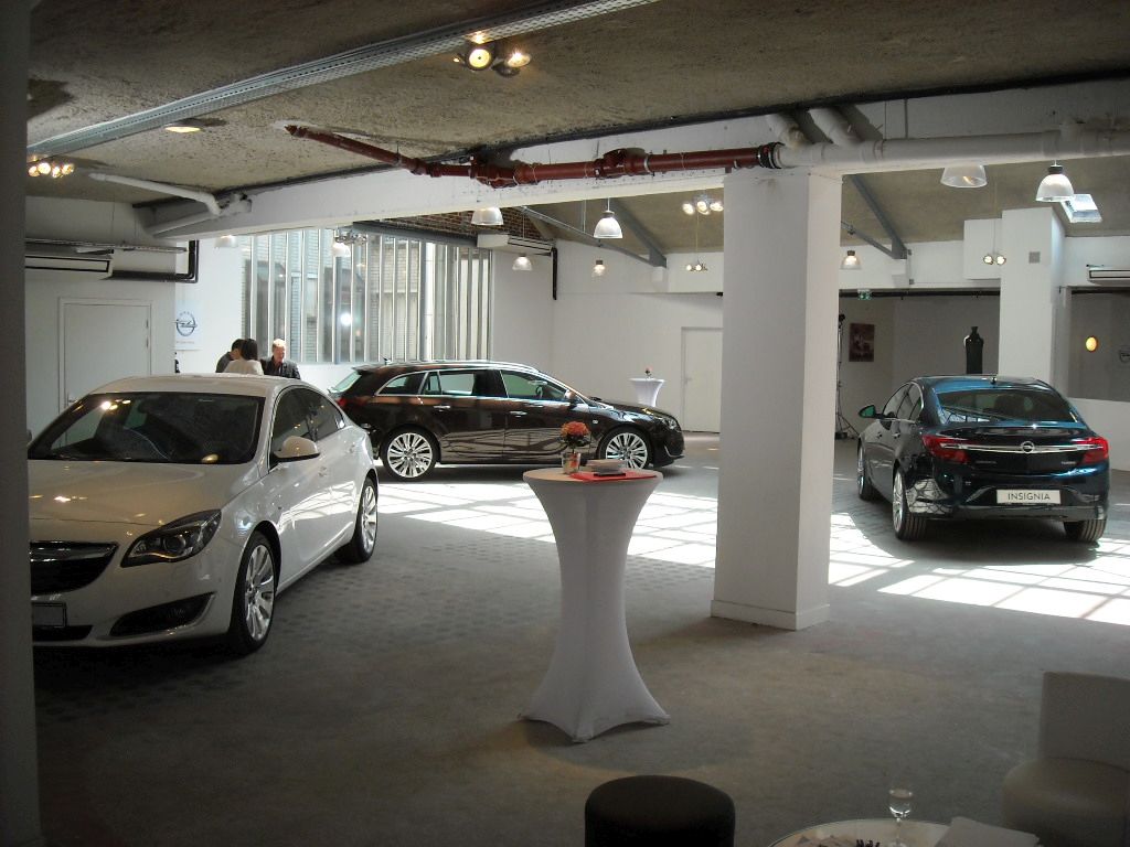 YEN MAKYAJLI OPEL NSGNA DI GRNM RESMLER