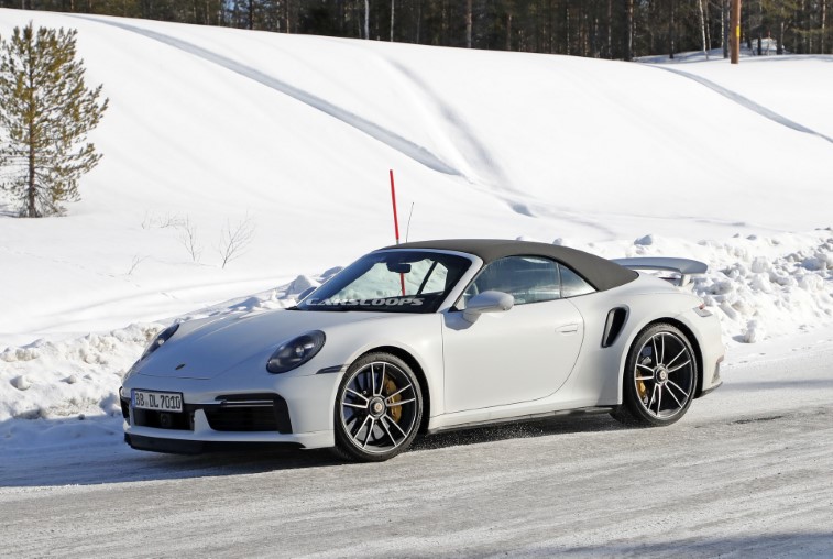 2021 Porsche 911 Turbo S resim galerisi (21.03.2020)