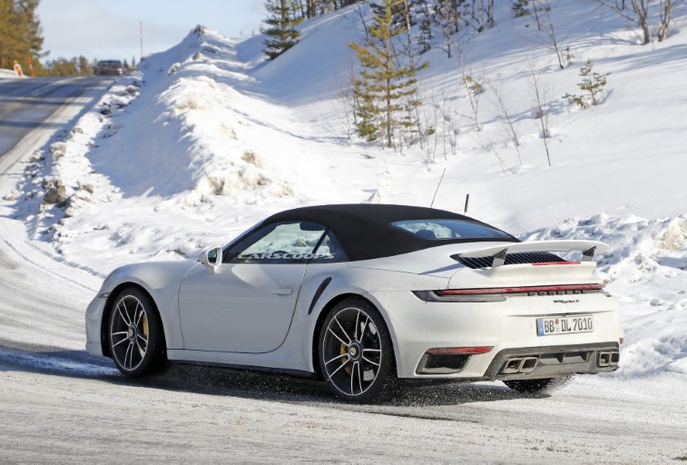 2021 Porsche 911 Turbo S resim galerisi (21.03.2020)