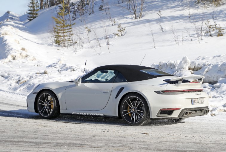 2021 Porsche 911 Turbo S resim galerisi (21.03.2020)