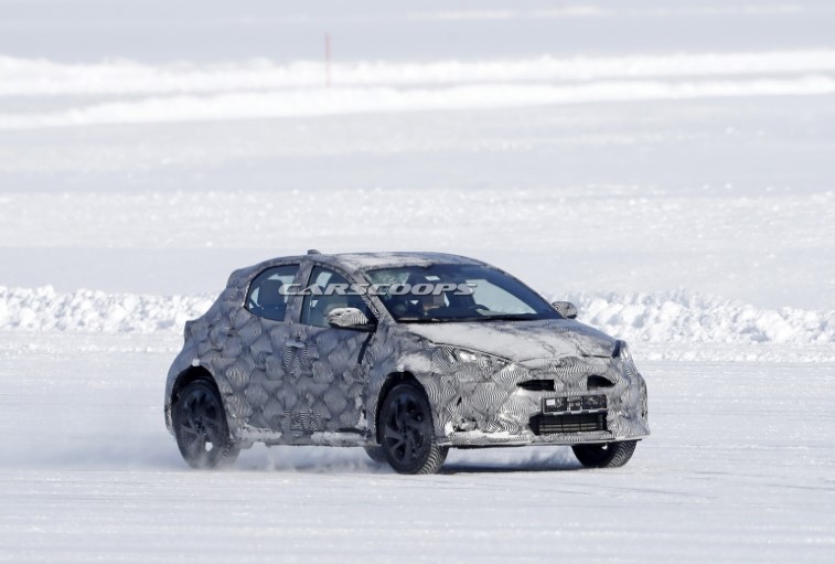 2021 Toyota Yaris Temelli Yeni SUV ve Yaris Cross resim galerisi (27.03.2020)