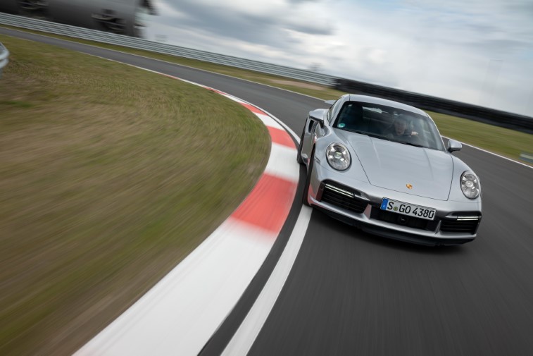 2021 Porsche 911 Turbo S resim galerisi
