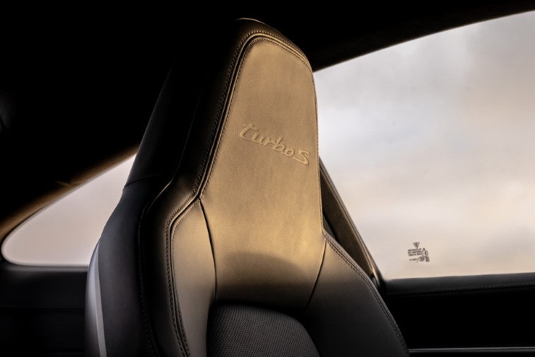 2021 Porsche 911 Turbo S resim galerisi