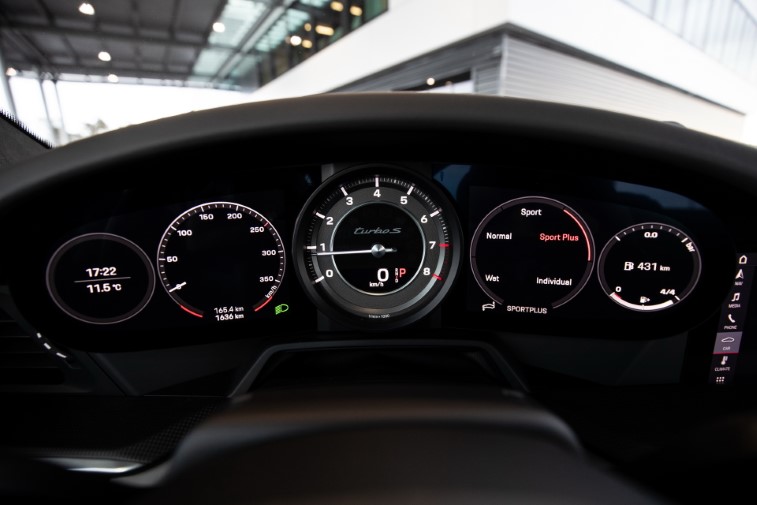2021 Porsche 911 Turbo S resim galerisi