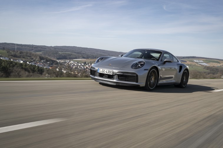 2021 Porsche 911 Turbo S resim galerisi