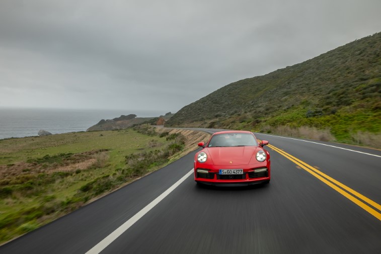 2021 Porsche 911 Turbo S resim galerisi