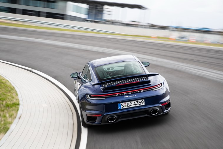 2021 Porsche 911 Turbo S resim galerisi